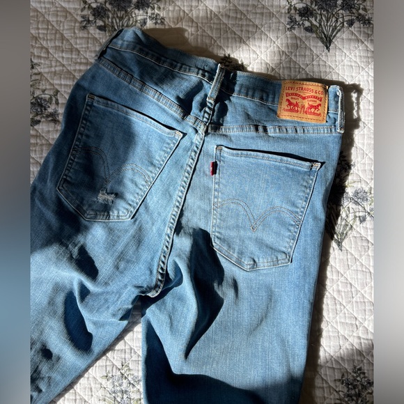 Levi’s “Mile High Super Skinny” Light Wash Distressed Jeans Size 30 - Picture 3 of 5